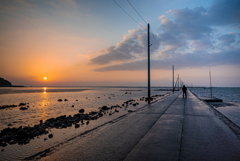 海床路と有明海に沈む夕日