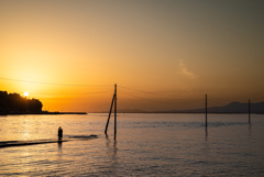 海床路に重なるシルエット