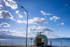 雲と海とフルーツバス停
