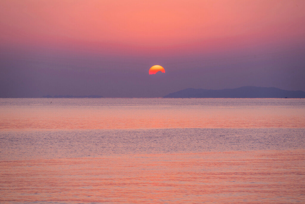 茜色に染まる海