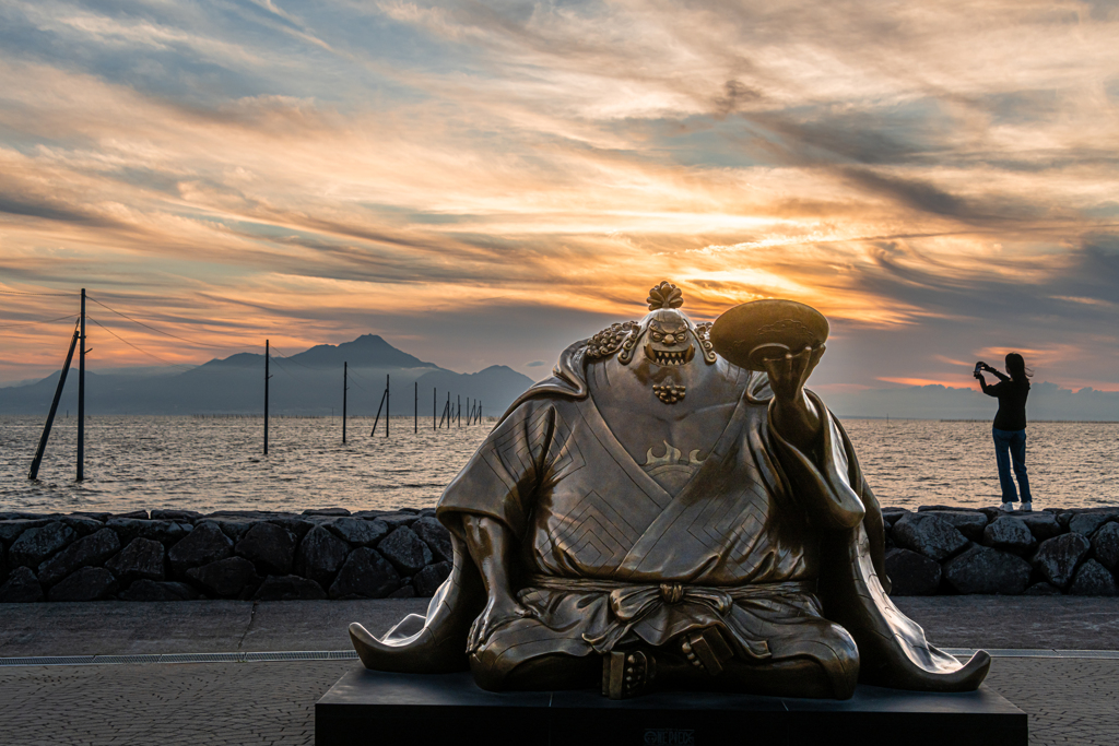 夕暮れの海床路とJINBEと
