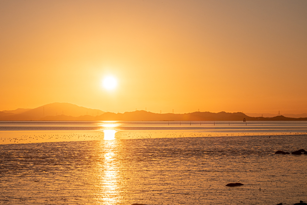 夕日と干潟と海のグラデーション