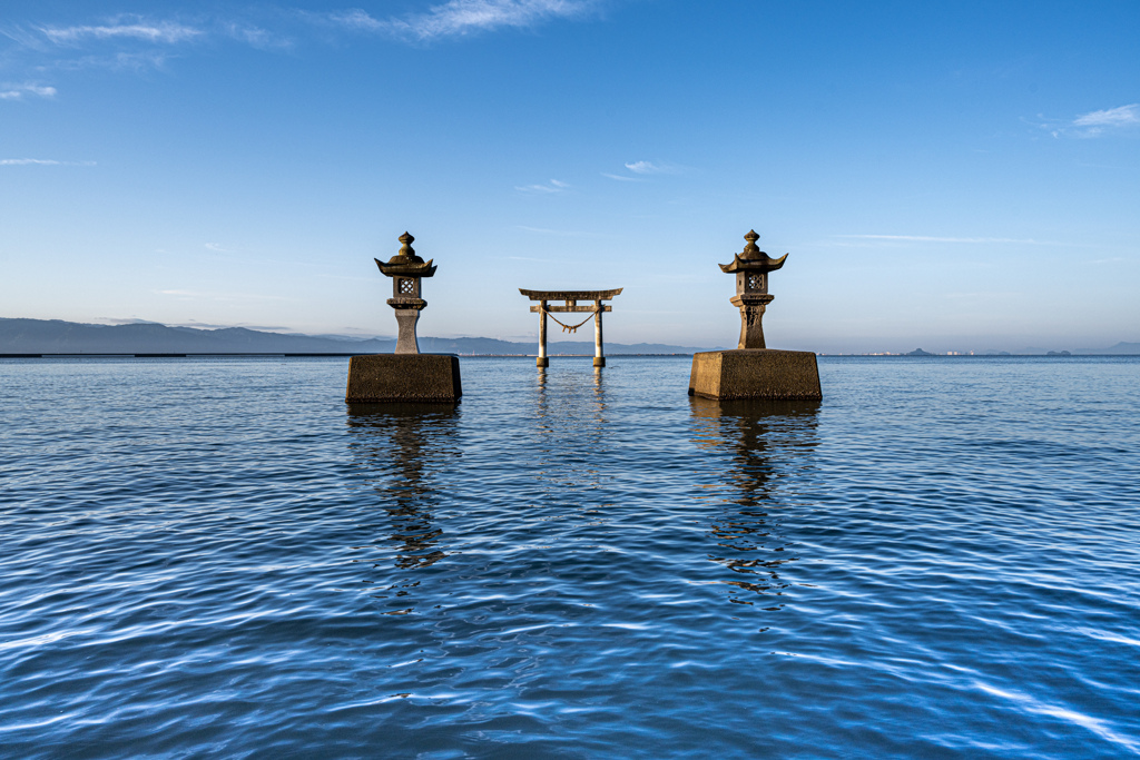 海の鳥居の朝