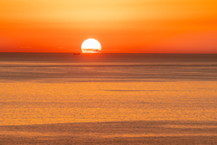 東シナ海に沈みゆく夕日