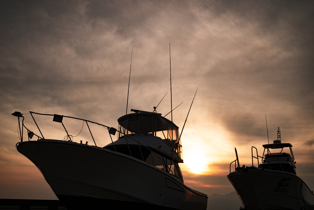 出航を待つクルーザー