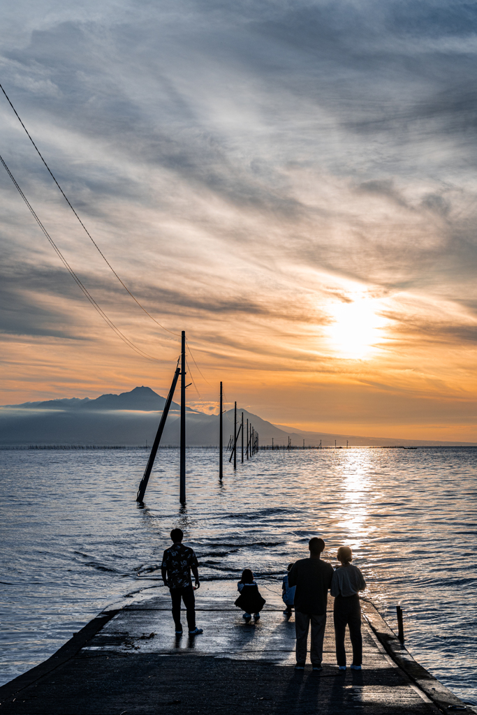 海床路の夕暮れに