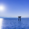 海の鳥居と朝日