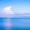 夏の雲と青い海