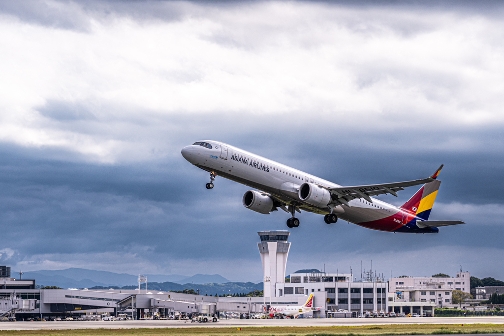 曇天の阿蘇くまもと空港