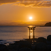 海の鳥居に沈む夕日