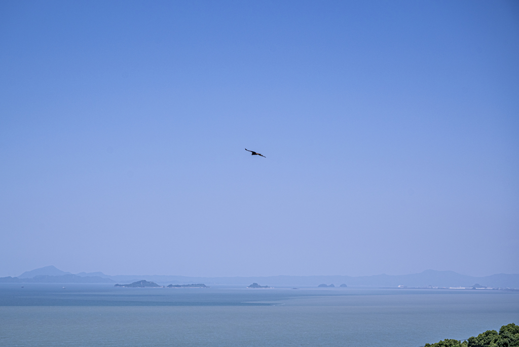 梅雨の晴れ間の海と空
