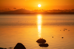 不知火海に沈む12月の夕日