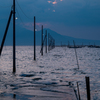 海に沈む道