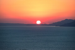 島に沈む夕陽