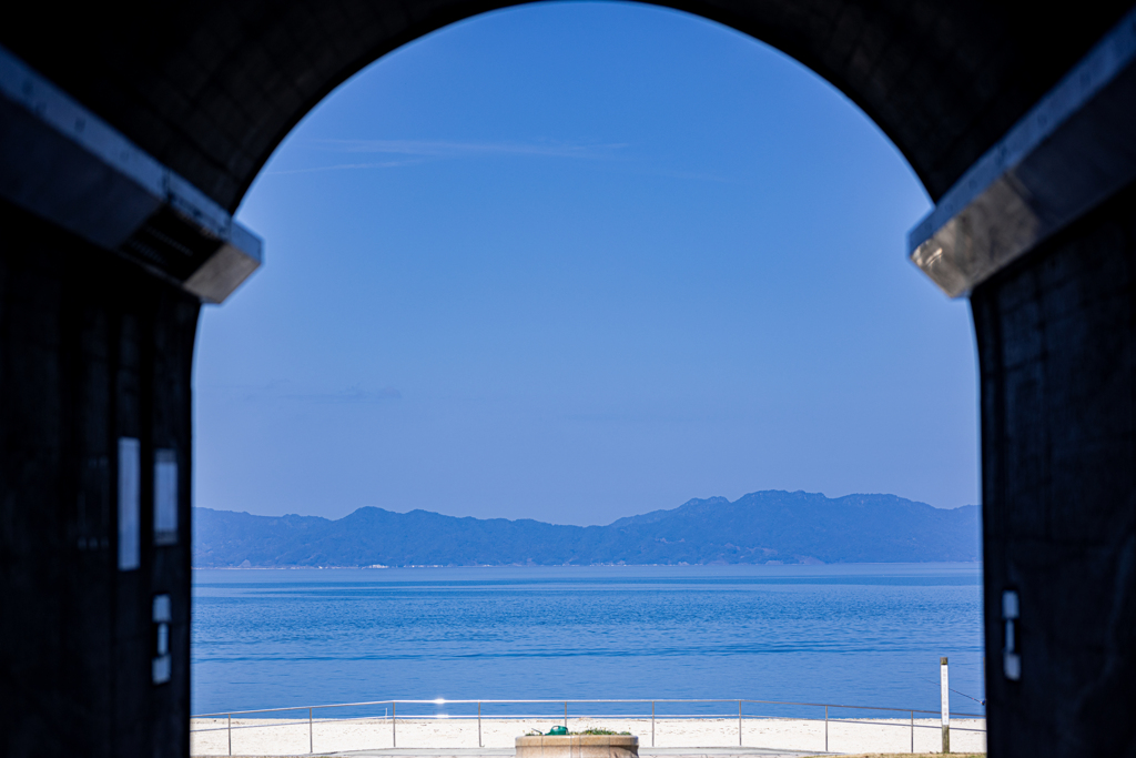 トンネルを抜けると春の海が広がっていた(^｡^)
