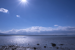 輝く干潟の海