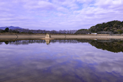 池の中から現れた島