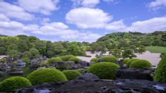 青空と雲と庭園