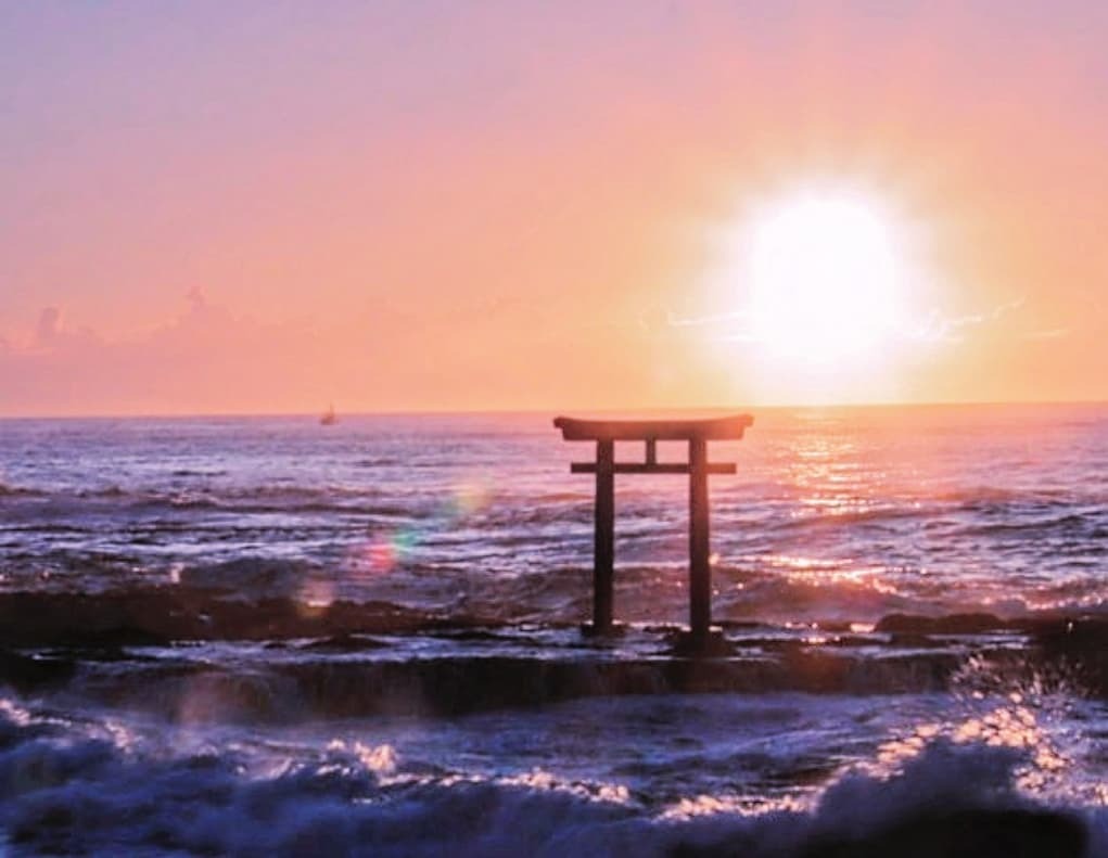 海原に存在する鳥居