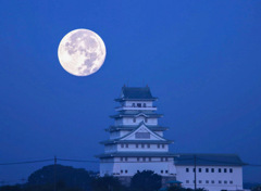 真夜中に望む満月