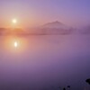 朝靄の夜明け