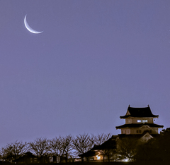 月と城