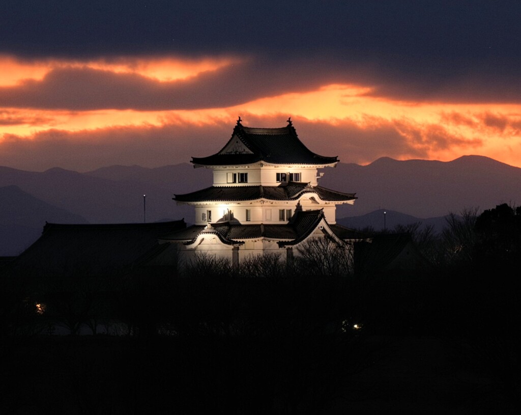 如月に染まる夕暮れ