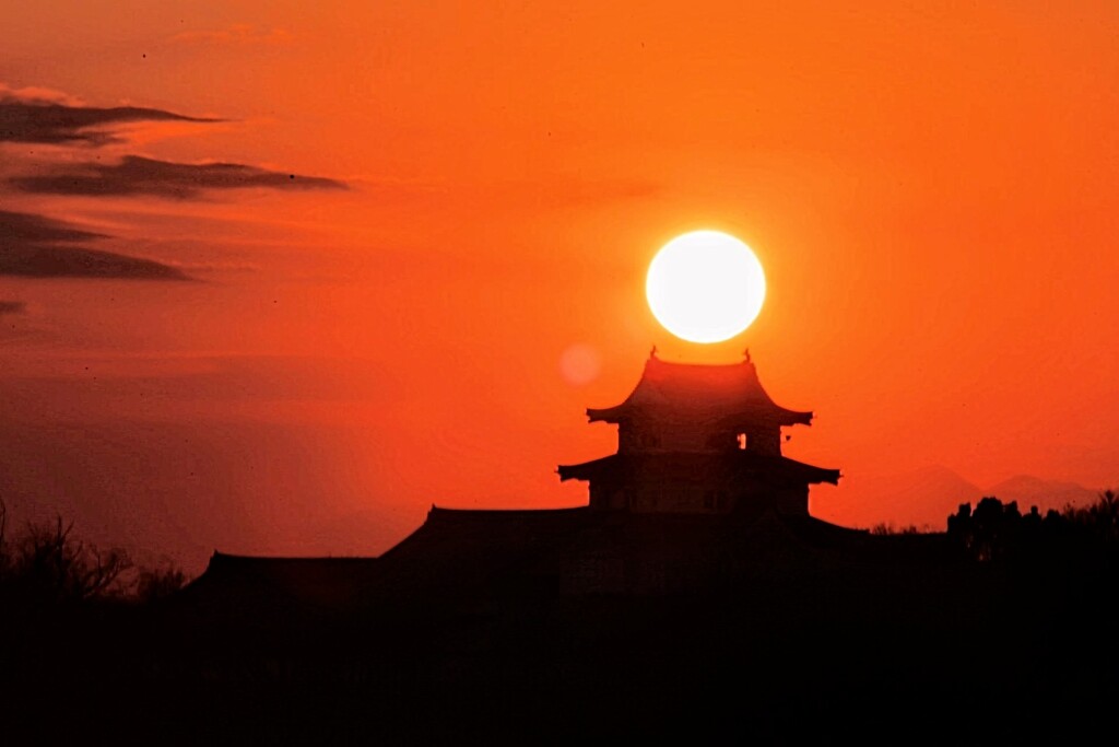 天守閣に沈む夕陽