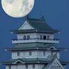 夜明けを告げる満月
