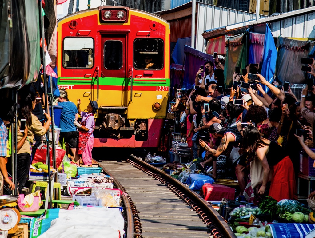 スレスレを行きます