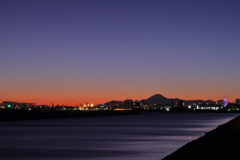 通りすがりの何気ない夕焼けと富士