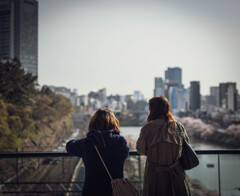 語らう
