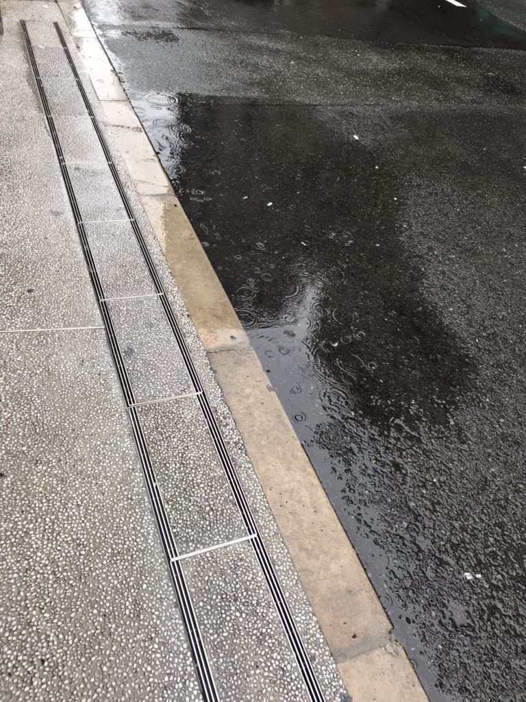 水たまりには気をつけて