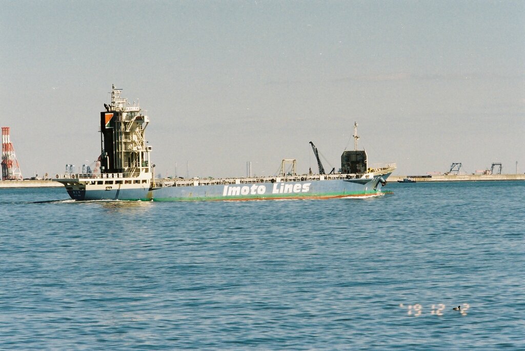 城南島海浜公園 沖合の船
