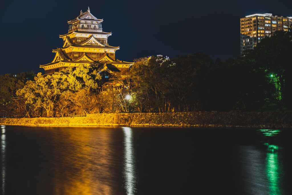 夜の広島城