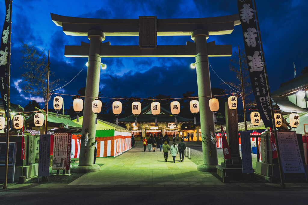 広島護国神社　夜の初詣