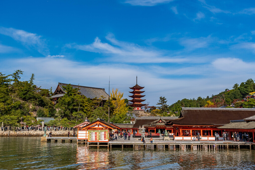 宮島の厳島神社　西の松原より