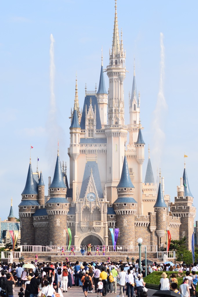 今年のディズニーランドの夏のパレード