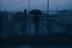 雨の向こう側
