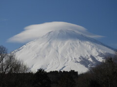 傘曇を被った富士山