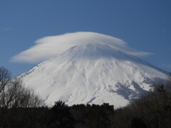 傘曇を被った富士山