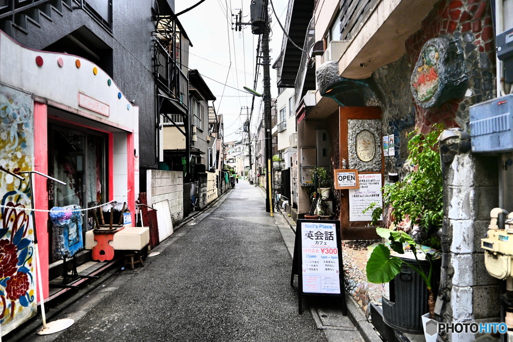 新宿から10分の裏路地にて