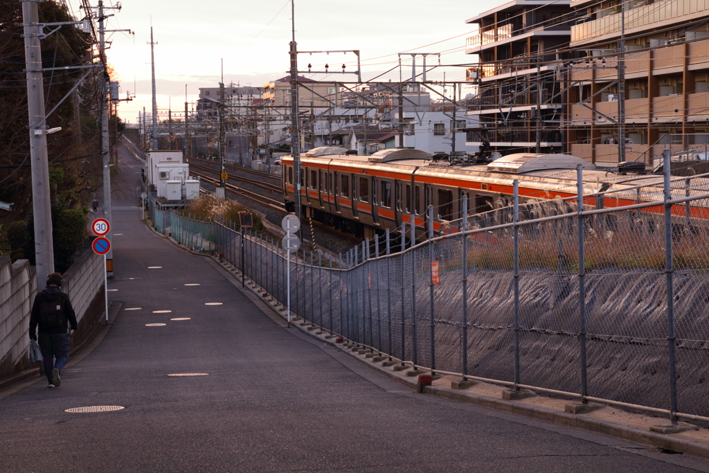 夕暮れの帰り道　武蔵野線