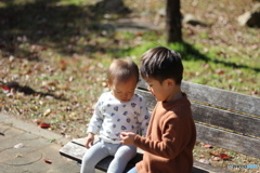 公園ベンチで
