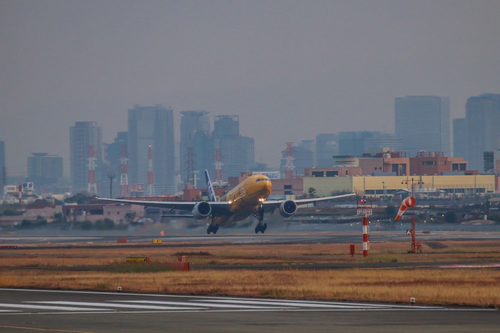 STARWARDS B777-200 TAKEOFF