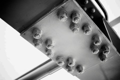 硬質な材料　メタル