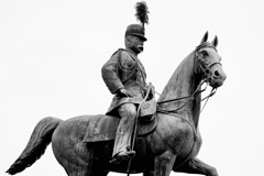 白切り裂く進軍