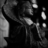 小さな石像