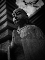お寺の石像