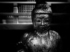 金箔の薬師如来像